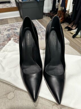 Bottega Veneta Black Pointed-Toe Leather Pumps